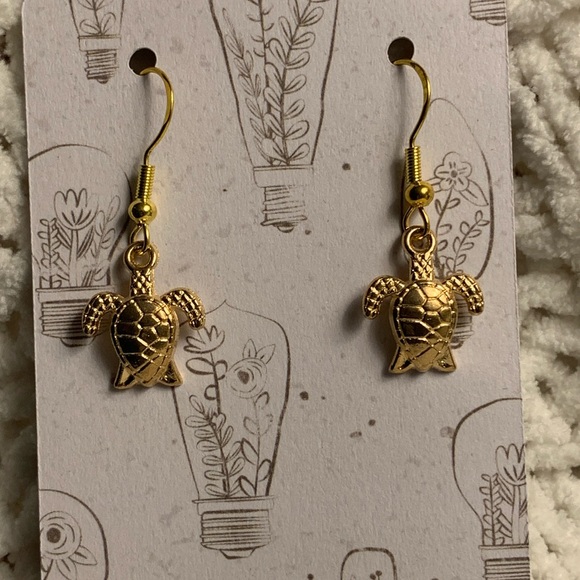 Little Sea Turtle Earrings - Picture 4 of 6